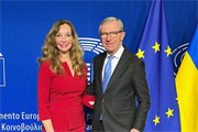 Michaela Petz-Michez mit LH Wilfried Haslauer in Brüssel. Die Verbindung zwischen Brüssel und Salzburg ist wichtig, um an Informationen zu kommen und eine starke Stimme in der EU zu haben.